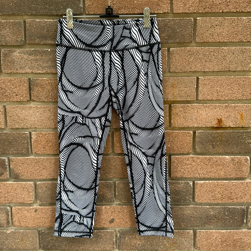 Z By Zella Zebra Print Capri Leggings Animal Print Size XS